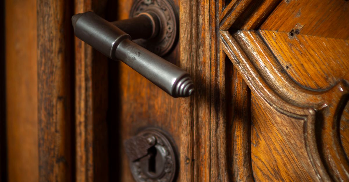 Why Your Door Knob Lock Sticks — and When to Call a Locksmith — Roslyn Locksmiths