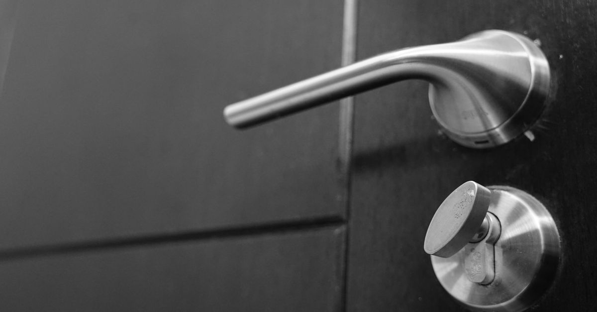locksmith service technician — Roslyn Locksmiths